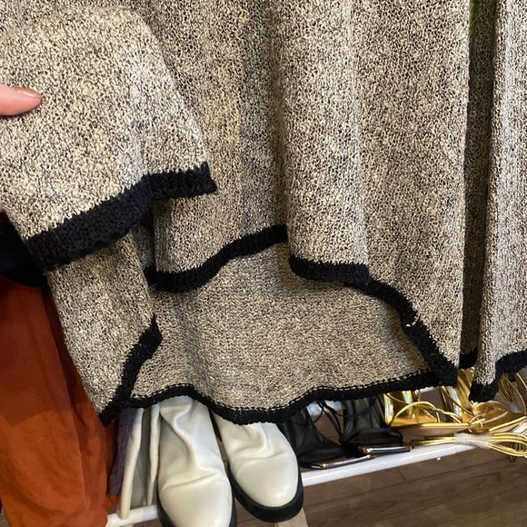 Zara Knit Black Lined Detailed Medium Size - Picture 3 of 3